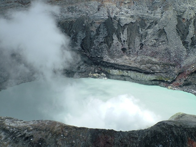 [VolcanLake[2].jpg]