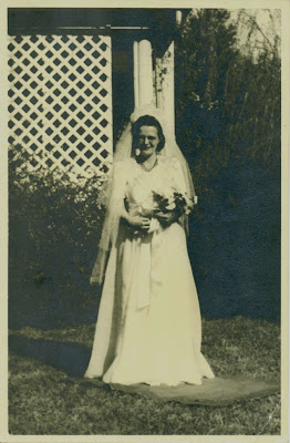 Hoekstra,+Ruth+Lillian+-+wedding+day+-+11+Sep+1943.jpg