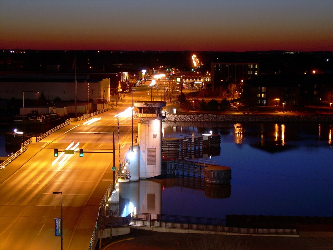 [Walnut Street Bridge at Night.small[1].jpg]