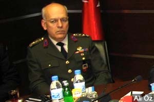 [ali_oz_il_jandarma_komutan_hrant_dink[2].jpg]