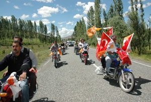 [Kürt kar_1t1 1rkç1 gösteri[2].jpg]