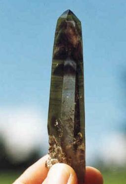 Historia gafas de sol, cuarzo ahumado que se usaba para los cristales, en el siglos XII en China