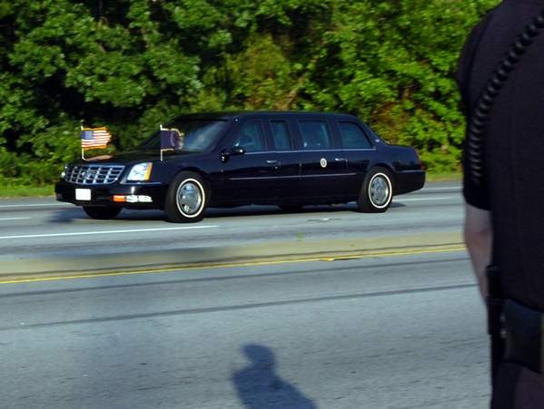 [President Bush Limo (Gwinn Davis - Gville News)[3].jpg]