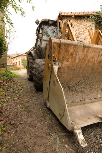 Preparing the ground for the Gesar Festival: roadworks