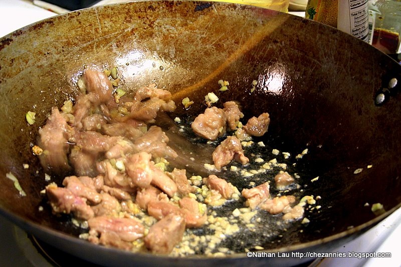 [frying pork for fried hokkien mee[4].jpg]