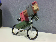 Boneco em bicicleta