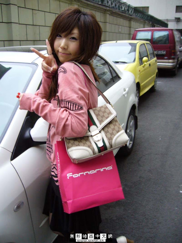 beautiful girl wallpaper 20070802_8f427939839e0db55691a0Zl9txxNDYU.jpg