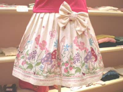 http://lh3.ggpht.com/lluna12cris/SCdG_5IkdHI/AAAAAAAAAlU/97STJb1mlt8/s400/Skirt%20off%20colour.jpg
