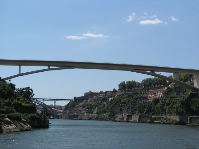 [2008.06_porto_pilar_fontainhas_085[3].jpg]