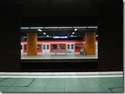 Metro de Frankfurt - Reparem o nome da estação.