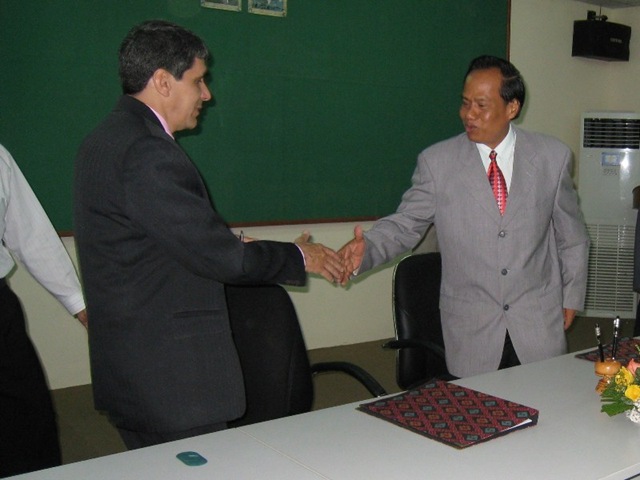 [2008-05-03 Viagem Silvio e Rose Camboja 403[4].jpg]