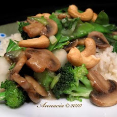 Broccoli Cashew Stir-Fry