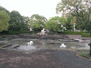 光明池公園の枯れた池