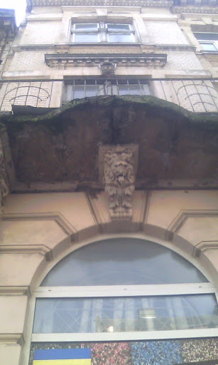 Левовий балкон