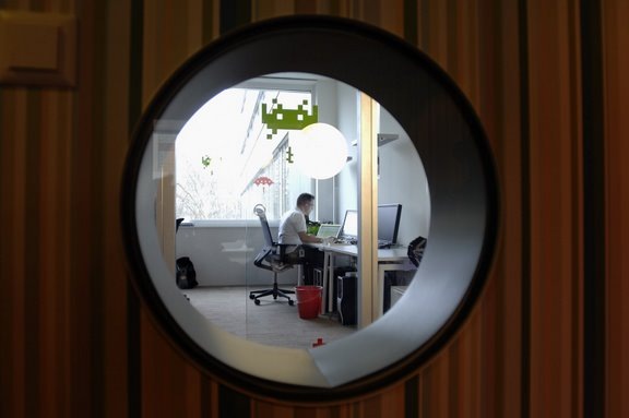 [094_F1_office2.jpg]