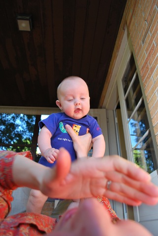 [20080613Myronplayingwithdadmom0462.jpg]