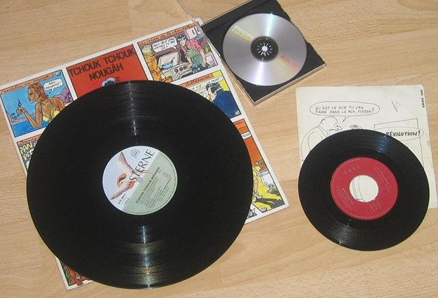 [800px-Vynil_record[4].jpg]
