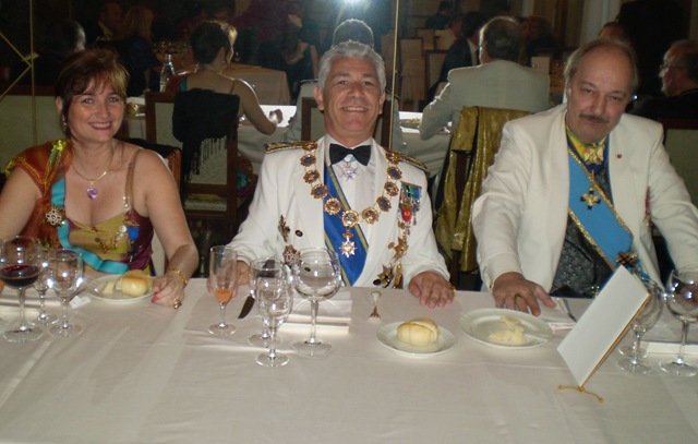 [table-centre[4].jpg]