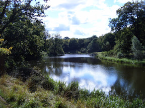 blenheim_palace_lake_3.JPG 