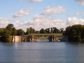 blenheim_palace_lake_bridge.JPG 