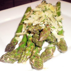 Asparagus With Garlic Butter and Parmesan Cheese