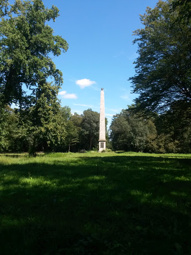 Kormend Varkert Obeliszk