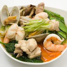 Udon Noodles with Chicken, Shellfish, and Vegetables