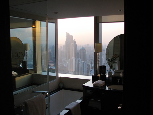 [shanghai & plane 107[2].jpg]
