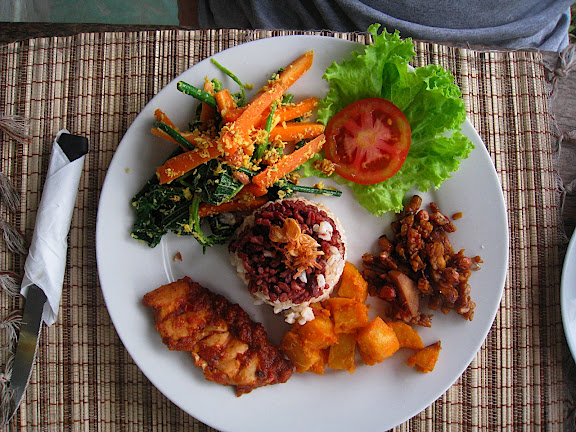 A chicken dish from the best restaurant in Ubud, right in the middle of rice paddies and organic, Restaurant Bodag Maliah (Sari Organik)