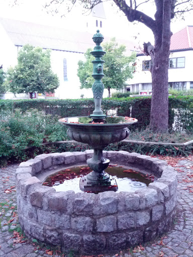 Brunnen Gauting - Ecke Leutstettenerstr