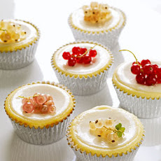 Cheesecake Cupcakes with Sour Cream Topping