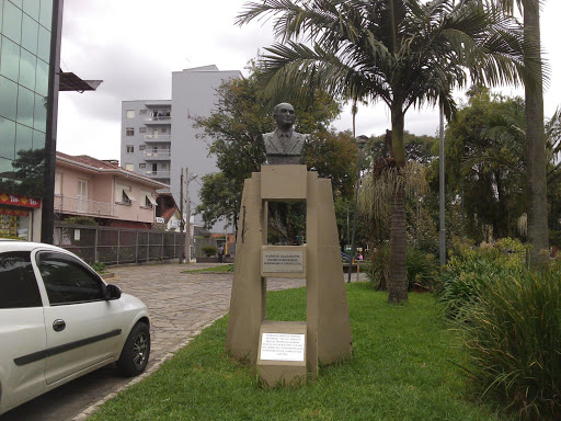 Estátua Cândido Calcagnotto