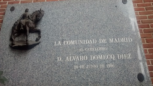 Placa a Álvaro Domecq Díez