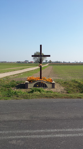 Krzyż przy drodze