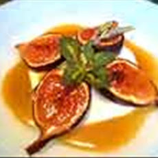 Caramelized Figs With Lavender Honey and Cream