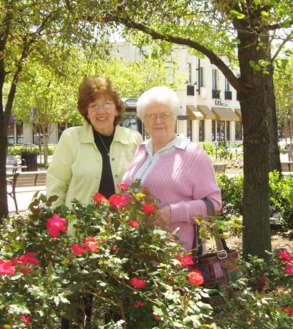 [Juanita and D&M at the Mall 004[3].jpg]
