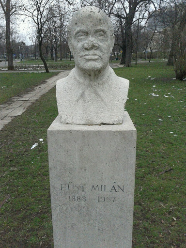 Milan Füst szobor