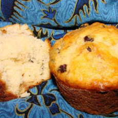 Yummy and Easy Raisin Muffins