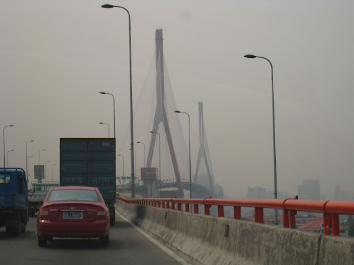Au loin, le Yangpu Bridge. Un des 3 ponts qui relie Pudong de Xipu
