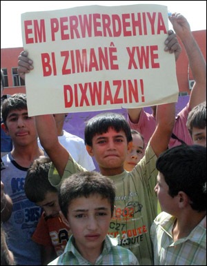 [kurt_ogrenci_anadil_yuruyus2[2].jpg]