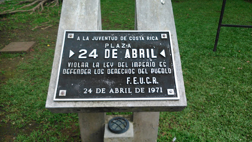 Plaza 24 De Abril