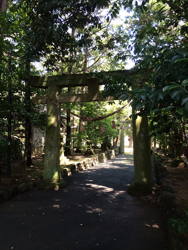 八幡神社 正面の鳥居