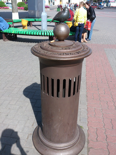 Памятник Воробьям