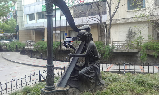 桂巷路雕塑
