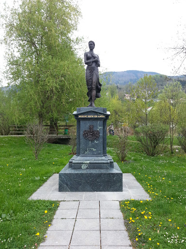 Statue Micheline Gräfin von Almeida