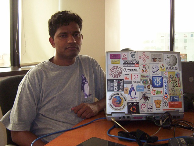 [g karunakar with world's most stickered laptop[3].jpg]