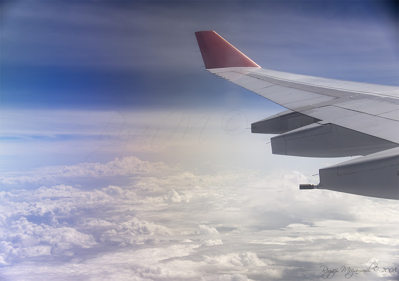 IMAGE: http://lh3.ggpht.com/riyazim/SMpC3pqG7yI/AAAAAAAADFY/_G_wQEXqKoE/s800/In%20plane%20clouds.jpg