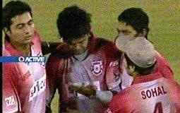 [Harbhajan-Sressanth-Slap-738891[4].jpg]