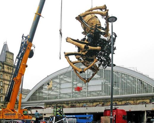 Novas imagens do robô aranha gigante de 37 toneladas