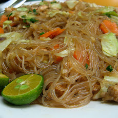 Philippine Stir-Fried Rice Noodles: Pansit Grisado